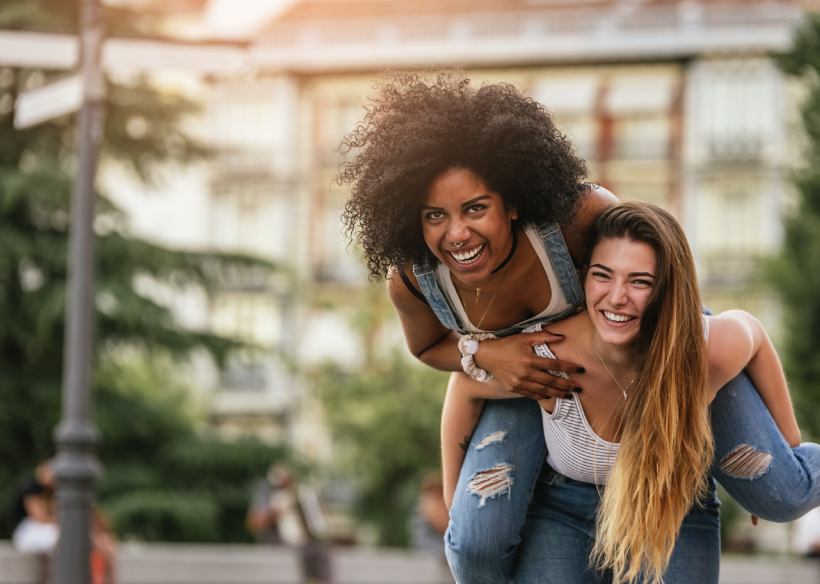 Comment reconnaît-on une lesbienne ? Les idées pour aider